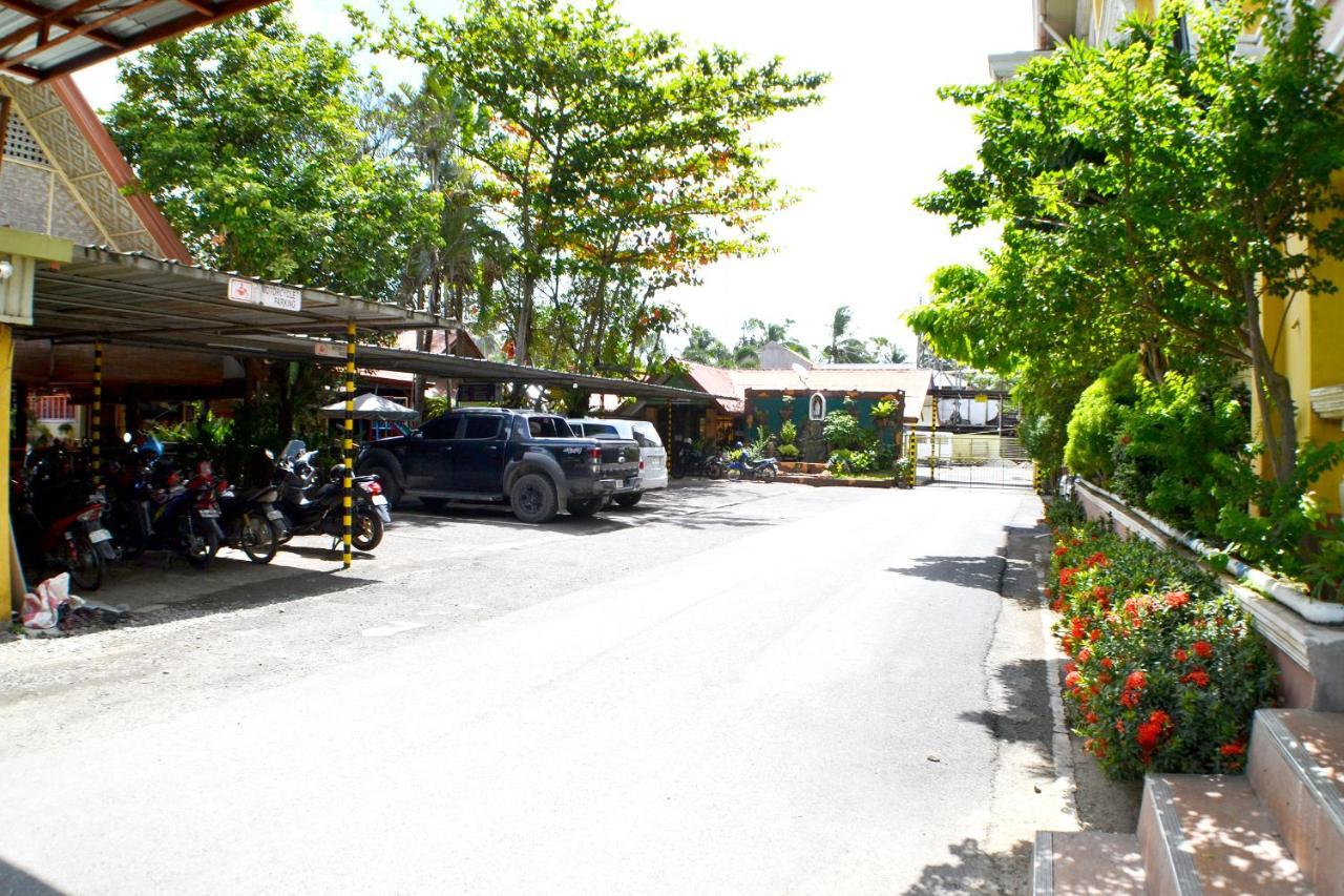 Отель Rufina'S Leisure Center Tagum Экстерьер фото