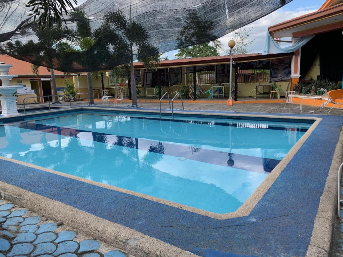 Отель Rufina'S Leisure Center Tagum Экстерьер фото